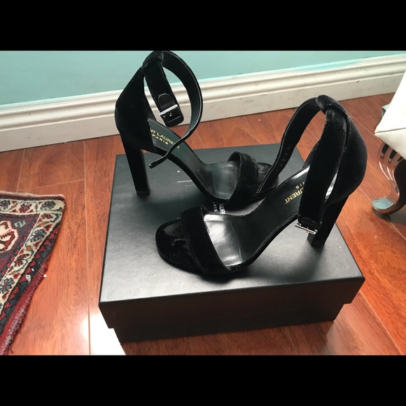 Saint Laurent Velvet Grace ankle strap sandals - Picture 2 of 5